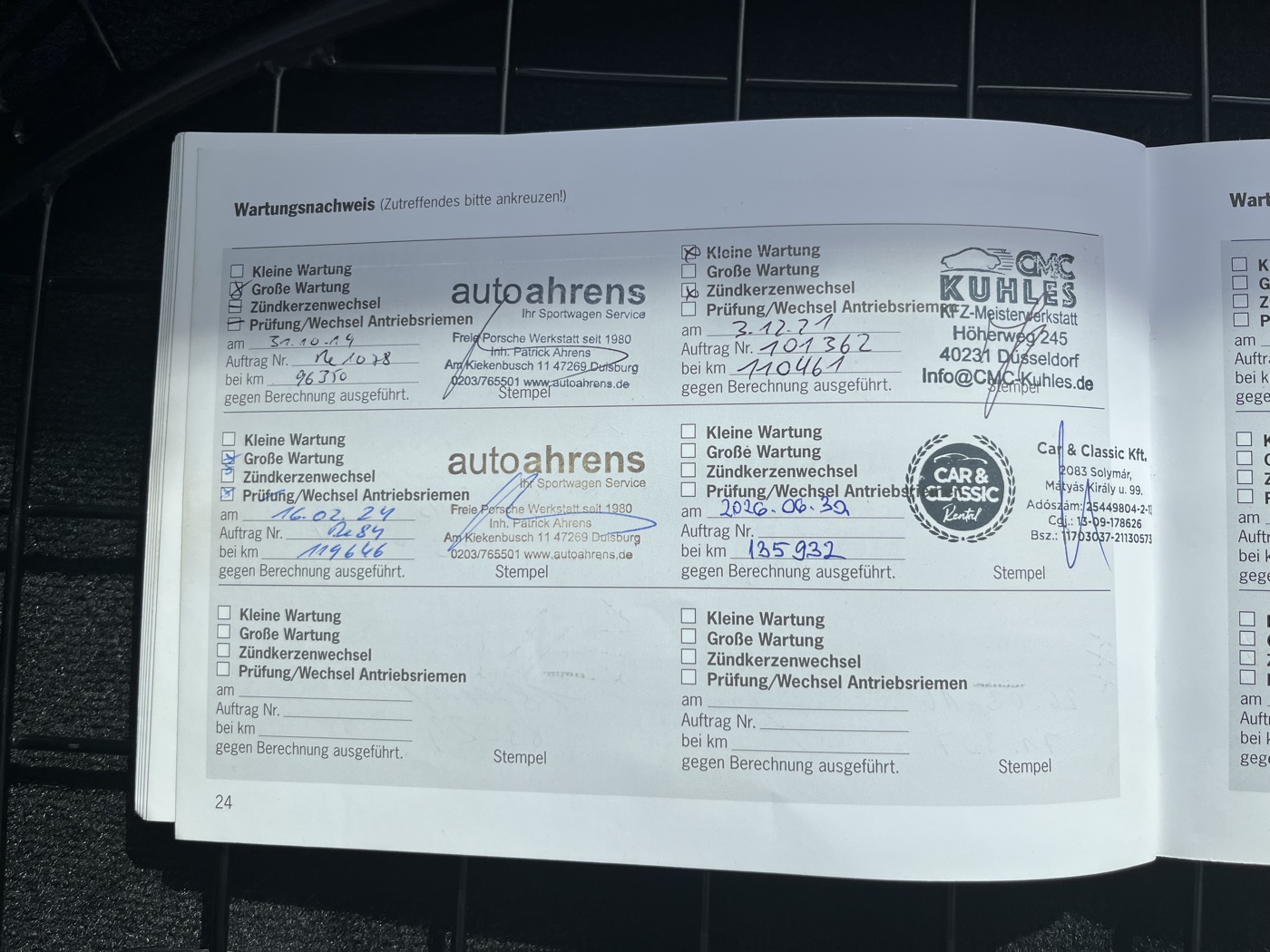Végig vezetett, pecsételt Porsche szervizkönyv