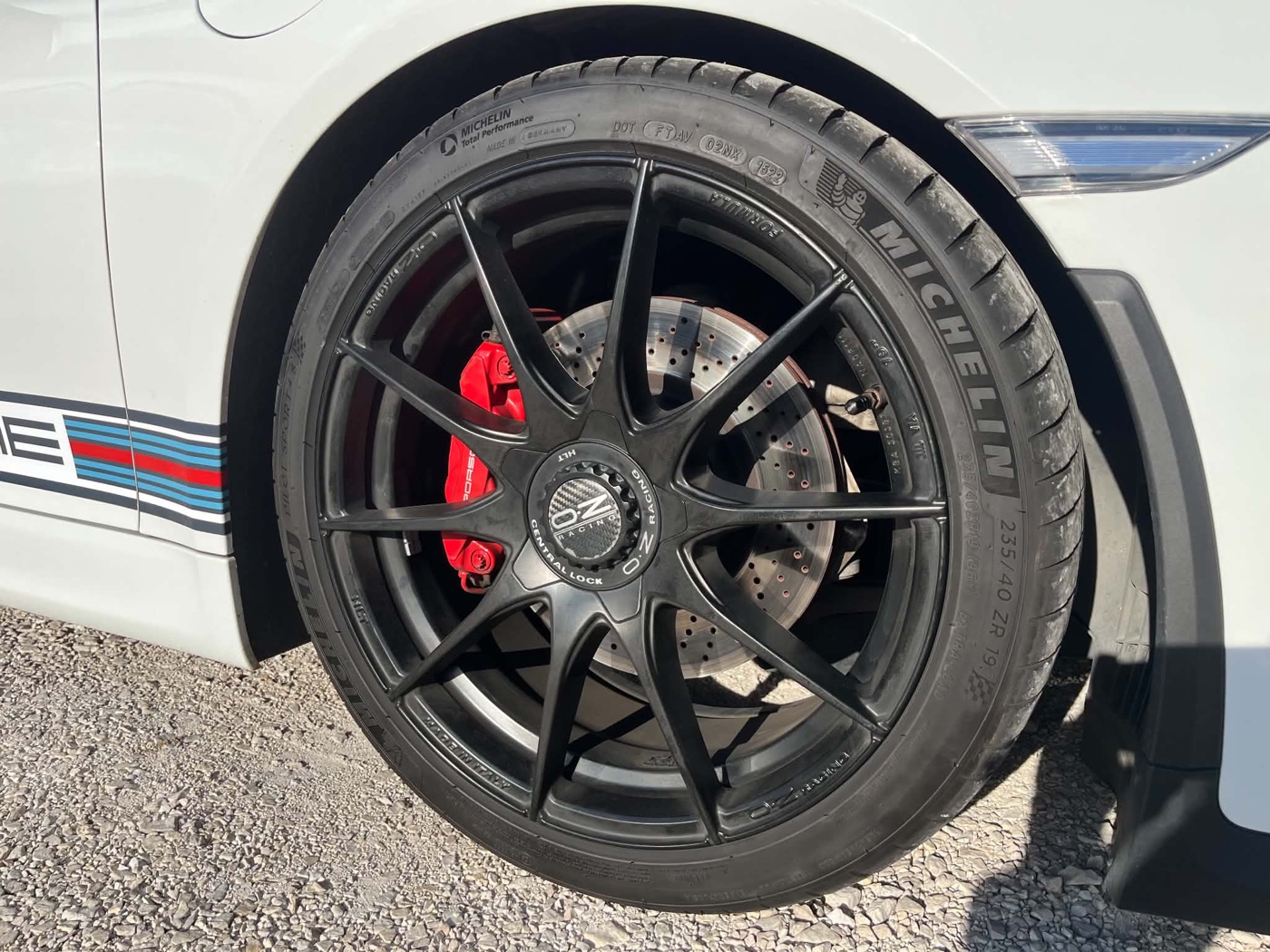 19" OZ Racing Formula HLT könnyűfém kerék, Michelin Pilot Sport 4S, piros féknyereg